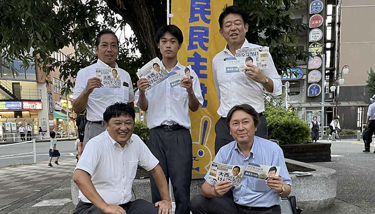 鈴木たつお東村山市議会議員とスタッフ＆高校生ボランティアで街宣活動